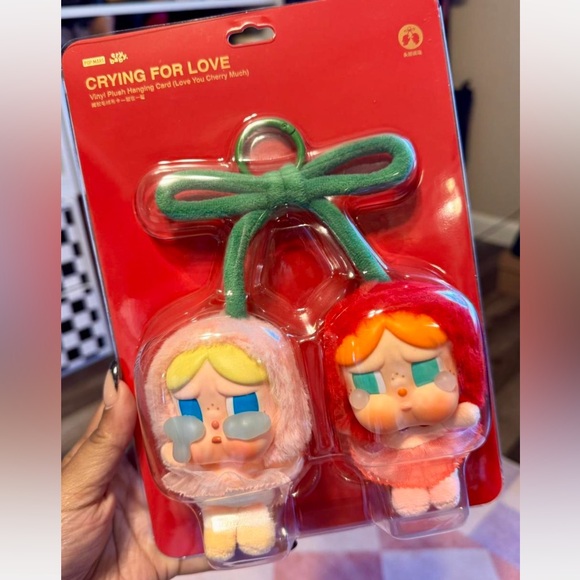 Popmart Crybaby Crying for love Cherry - Picture 2 of 3